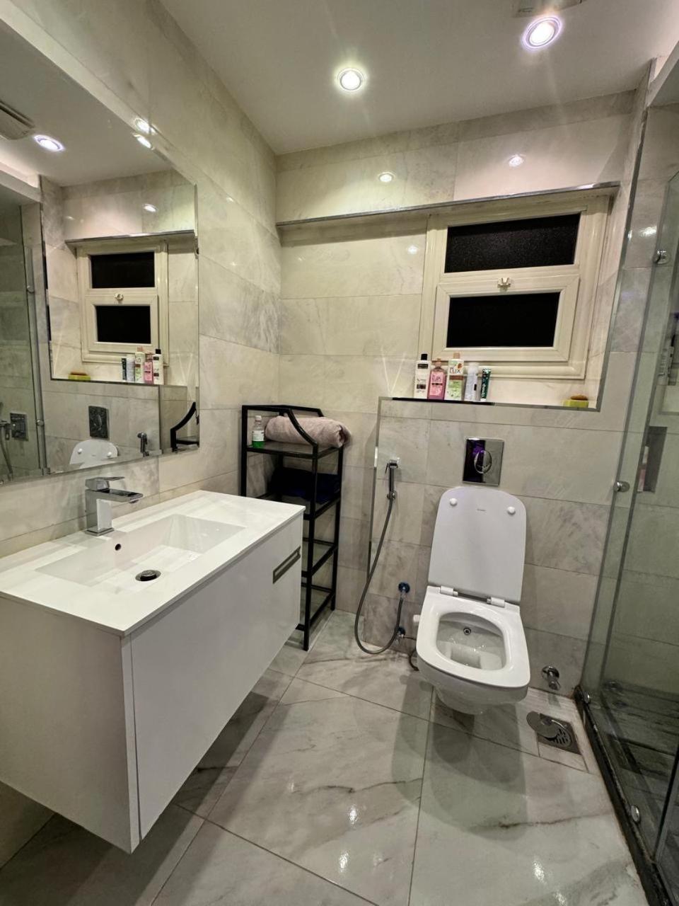 Apartment شقه بالدقي *